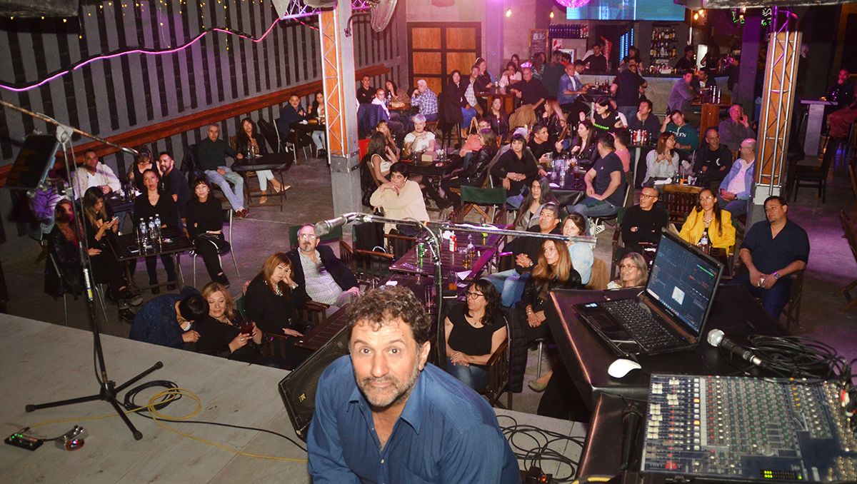 El Turco y toda su gente detrás: exploto el cantobar en su cumple 30.