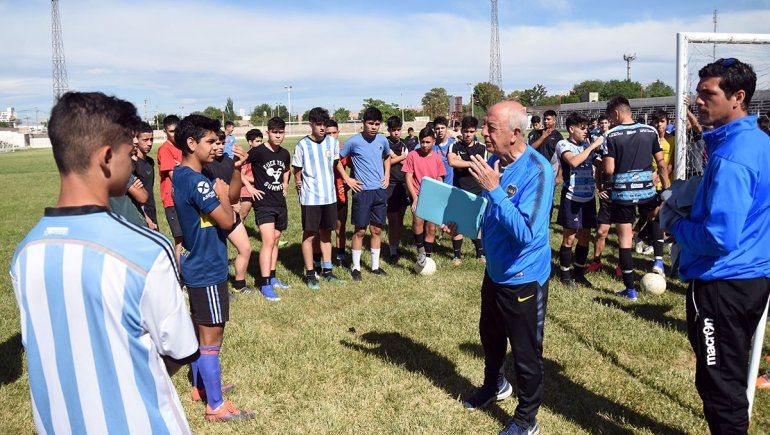 Unos 200 jugadores se presentaron en la prueba de Boca