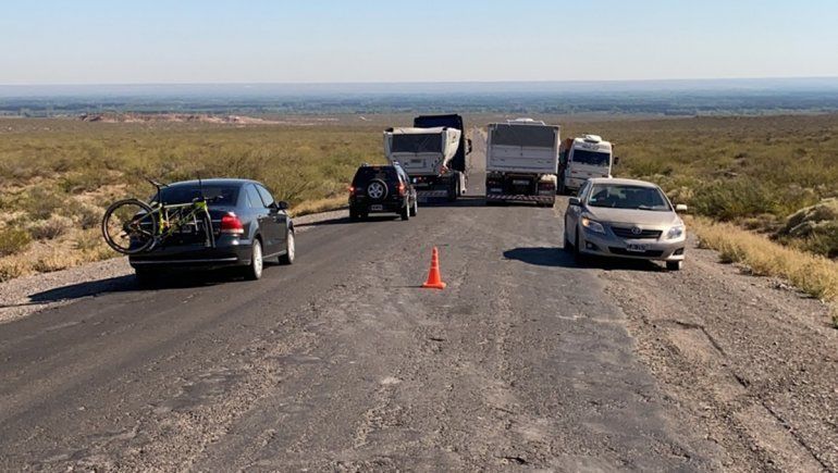 Por un desperfecto mecánico, un camión quedó varado sobre Ruta 6