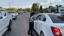 La Policía de Seguridad Vial desplegó intensos controles de tránsito sobre los accesos a Cipolletti durante el fin de semana de Carnaval.