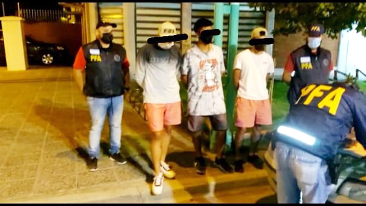 Atraparon a tres dealers de droga en el Parque Norte