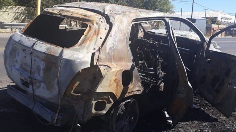 Misterio: encontraron una camioneta quemada a la vera de la Ruta 151