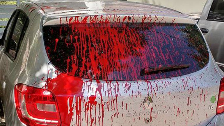 La mujer se había comprado un auto 0 km y su ex novio le tiró un tarro de pintura: fue lo que colmó su paciencia.