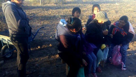 El merendero El Arroyón comenzó a funcionar en una garita de colectivo porque los echaron de la biblioteca.