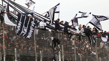 Tras el final del encuentro, hubo incidentes a las afueras de La Visera de Cemento.