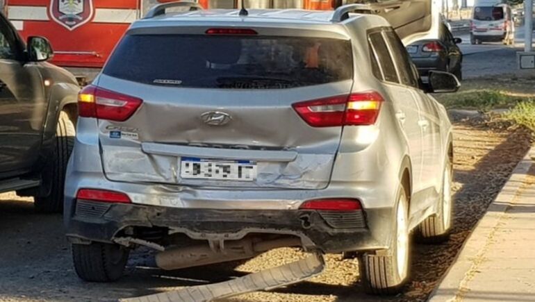 Esperaba el semáforo y la chocaron de atrás: terminó en el hospital