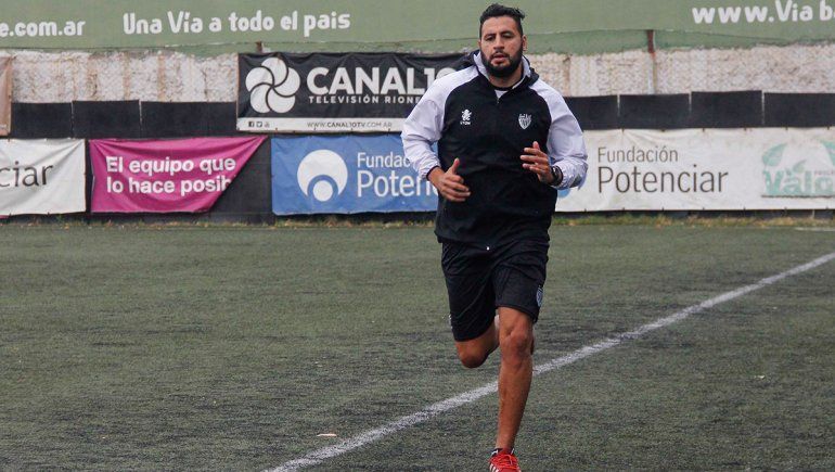 Dirigentes y jugadores de Cipolletti, unidos ante la crisis