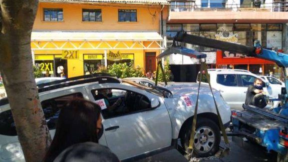 Un médico paró a una emergencia y casi le secuestran la camioneta
