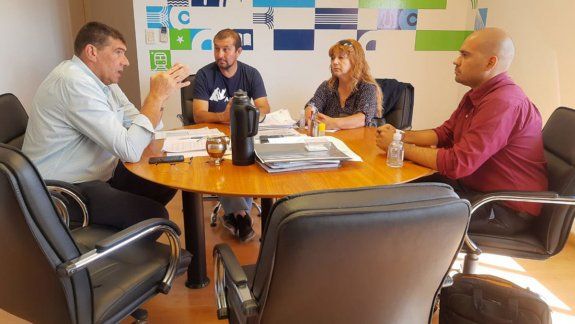 Gremios presionan por bono y suba salarial en la Muni