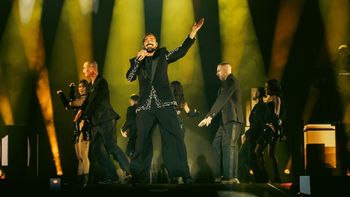 Ricky Martin fue evacuado del escenario durante su concierto en Montenegro. | LMCipolletti.com Ricky Martin fue evacuado del escenario durante su concierto en Montenegro.