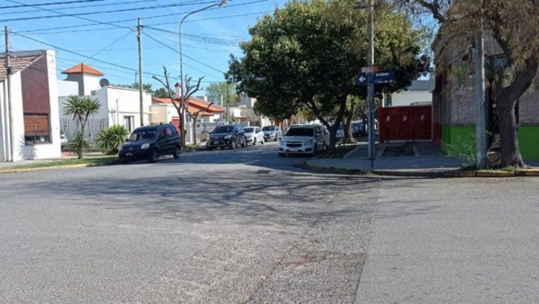 Entraban a una cervecería y dos motochorros los asaltaron