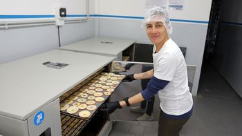 era docente de economia, llego al alto valle en busca de trabajo y descubrio el mundo de la cocina viva