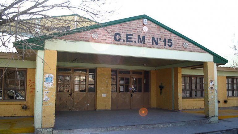 No saben cuándo volverán a clases en el CEM 15