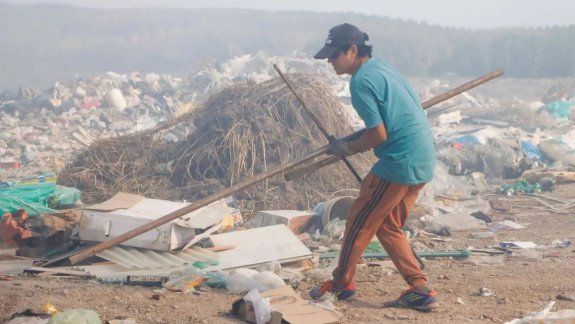 Enviarán máquinas del Ejército para evitar incendios en el basural