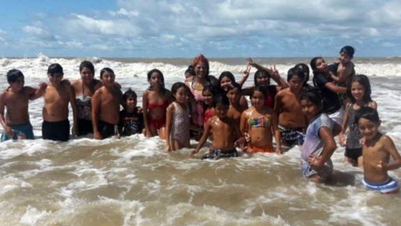 Viedma: niñas y niños de un merendero conocieron el mar