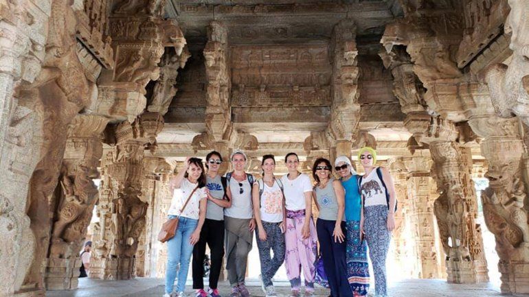 Un viaje espiritual a la India cambió la vida de 8 cipoleñas