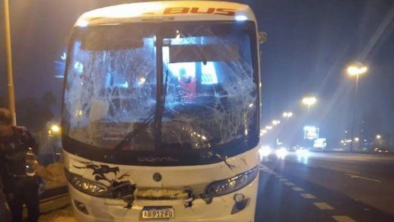 Chocó uno de los micros que trasladaba hinchas de Tigre a Córdoba
