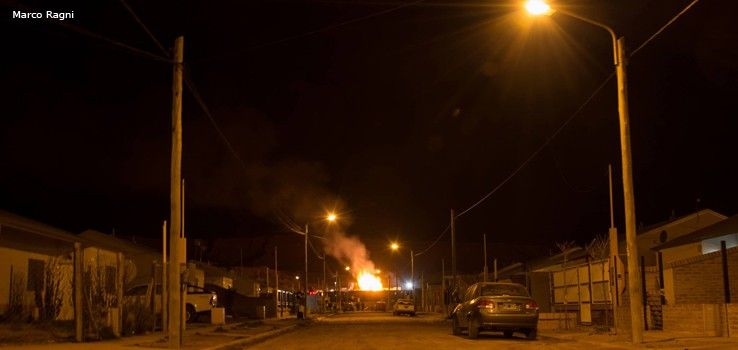 Por “varios días” seguirá el incendio