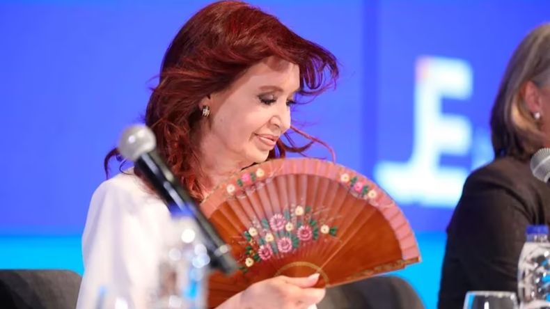 Cristina volvió a embestir a Macri y denunció una estafa del FMI