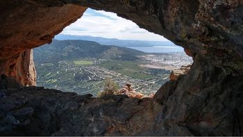 Un matrimonio de turistas hacía trekking en Bariloche y su bebé cayó rodando por el sendero.