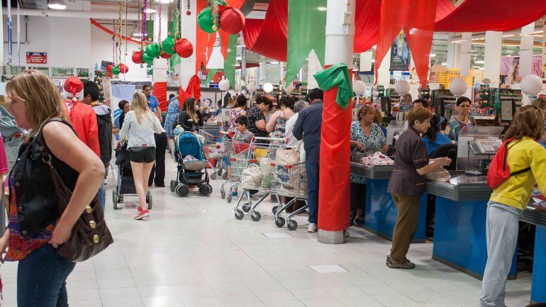 Mañana los comercios cerrarán sus puertas a las 16