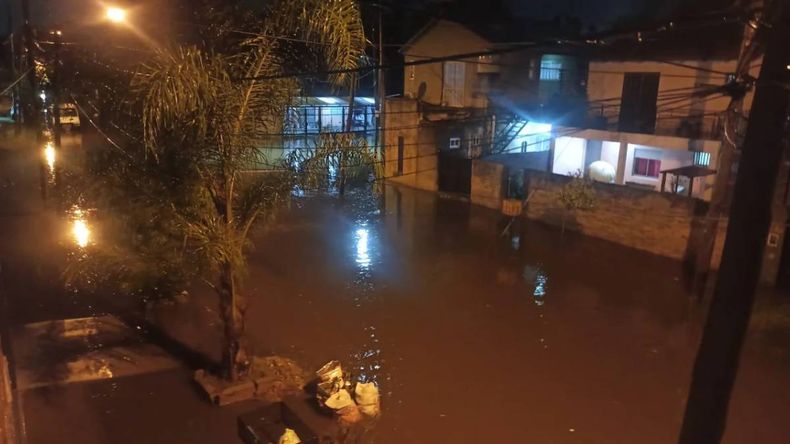 Temporal en Buenos Aires: inundaciones, voladuras y una víctima fatal en Capital Federal