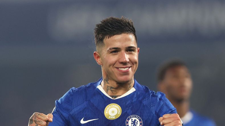 Enzo Fernández fue figura en una jornada emotiva por el aniversario de la muerte de Maradona. | LMCipolletti.com Enzo Fernández fue figura en una jornada emotiva por el aniversario de la muerte de Maradona.