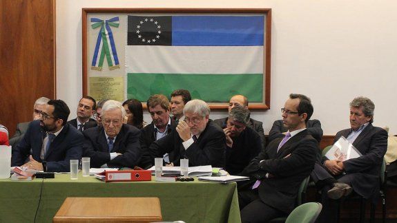 Condenan a siete ex ministros por malversación en la gestión de Saiz