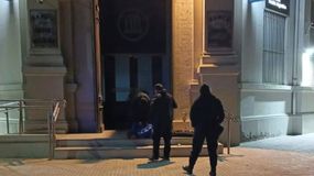 La Policía de San Antonio Oeste atrapó a un sujeto acusado de intentar robar en el banco Nación. La alarma se había actividado y el sonido alertó a los uniformados. | LMCipolletti.com La Policía de San Antonio Oeste atrapó a un sujeto acusado de intentar robar en el banco Nación. La alarma se había actividado y el sonido alertó a los uniformados.