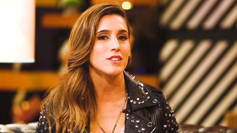 Soledad Pastorutti se lució con su look en el videoclip de su nueva canción.