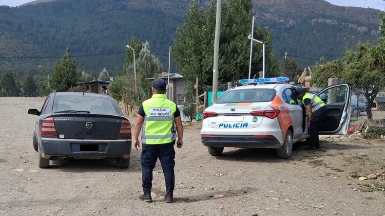 El conductor no tenía licencia de conducir, tampoco contaba con la documentación del vehículo ni seguro obligatorio.