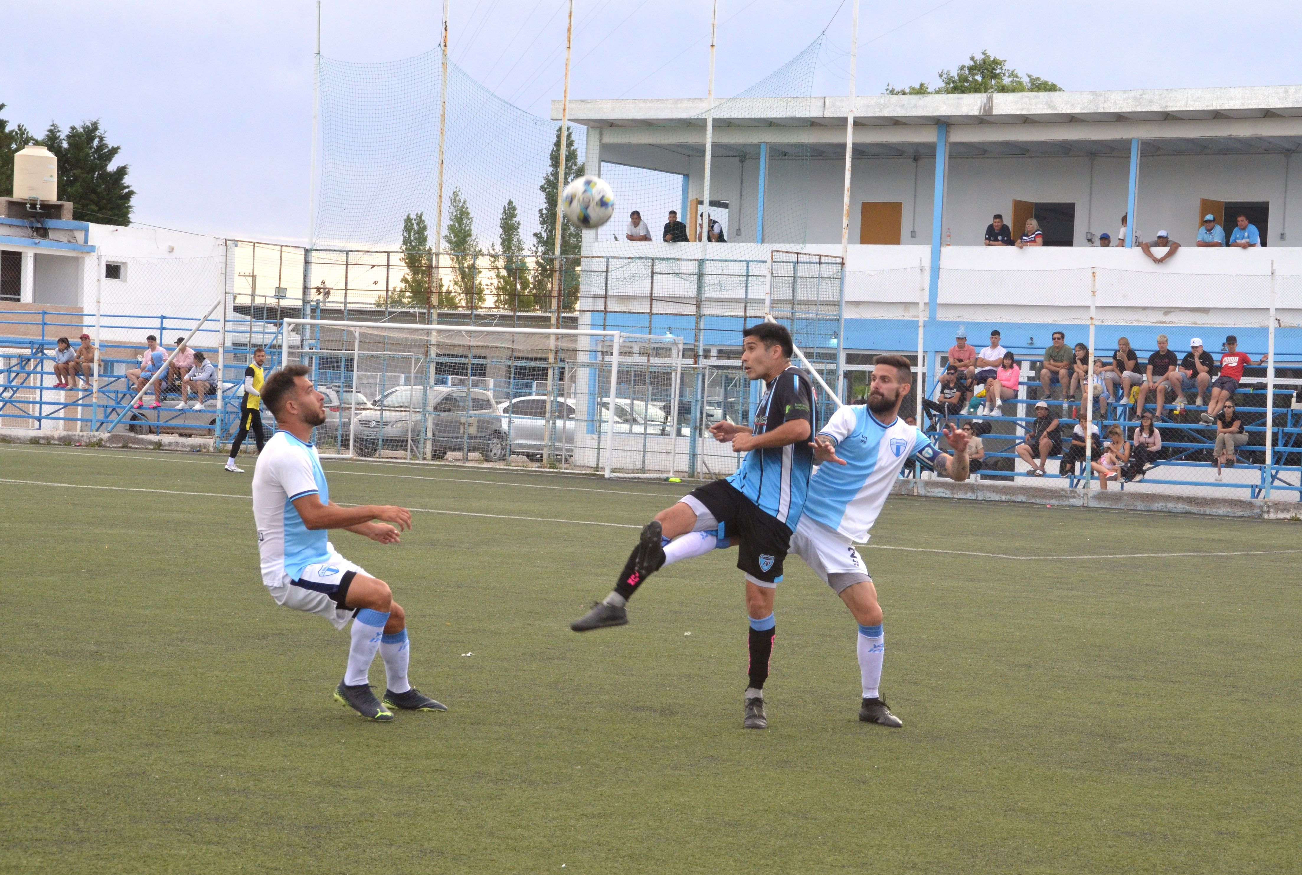 La Amistad ganó y avanzó en el Regional Amateur