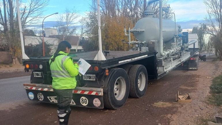 Los camiones tienen prohibido circular por la ciudad a excepción de aquellos que tengan destino final Cipolletti.