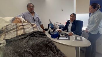 La mujer de 96 años se vio obligada a ir personalmente a un banco privado de México para poder volver a cobrar su pensión después de seis meses.