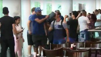 wanchope abila golpeo a un hincha de river que queria una foto