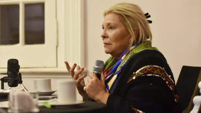 Carrió pegó fuerte y acusó a CFK de voltear a Alberto