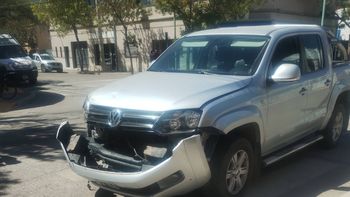 El impacto se produjo este mediodía y un motociclista fue trasladado al hospital. Foto: Gentileza.