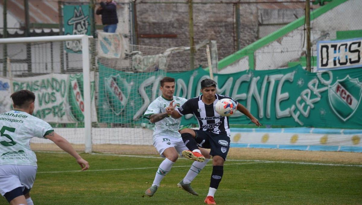 Enzo Romero fue titular en La Pampa ante Ferro.