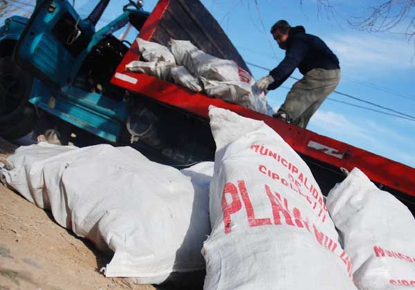 Comenzó otra distribución de leña a los sectores más vulnerables