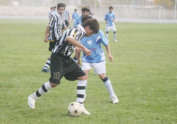 Solo juegan los chicos en la Liga Deportiva Confluencia