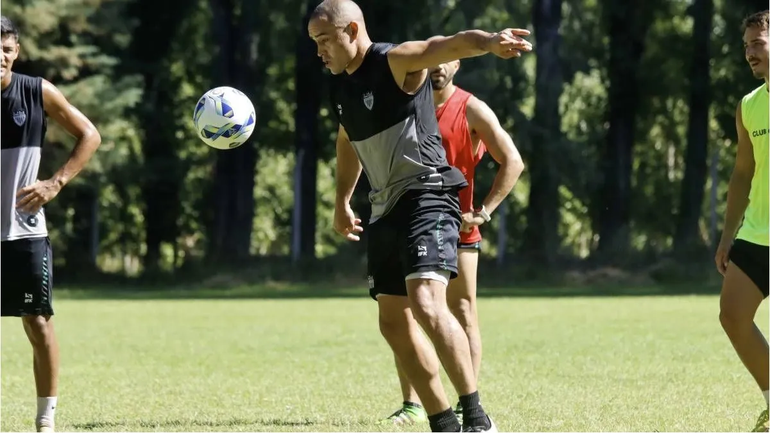 Damian Jara internado tras un fuerte golpe en la práctica de Cipo