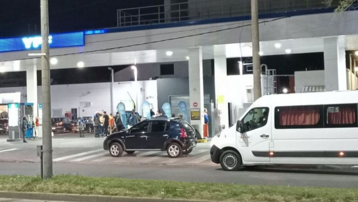 La YPF en la que ocurrió la balacera, donde 40 estudiantes quedaron atrapados.