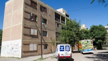 comprobaron como murio el joven que cayo de un tercer piso en las 200 viviendas