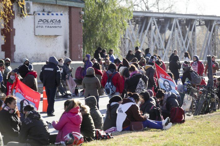 Jueves de caos: organizaciones sociales cortarán los puentes