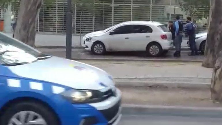 Persecución en pleno centro neuquino terminó con dos detenidos