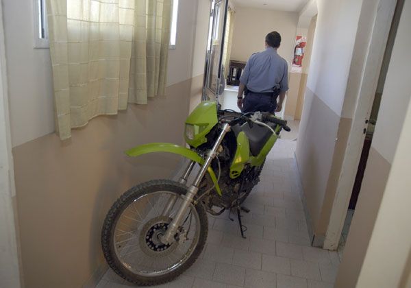 Recuperan moto sustraída y descubren documentación trucha