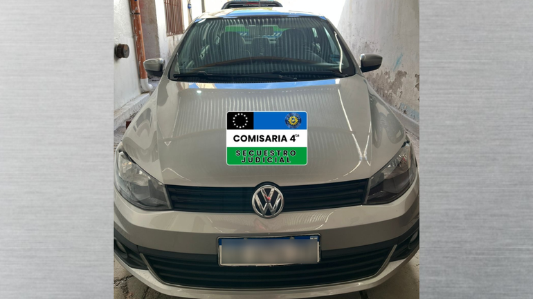 Las cámaras con Inteligencia Artificial detectó el ingreso del Volkswagen Gol a la localidad de Cipolletti.&nbsp;