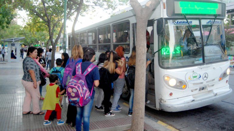 El costo de los colectivos urbanos sería cercano al de los taxis.