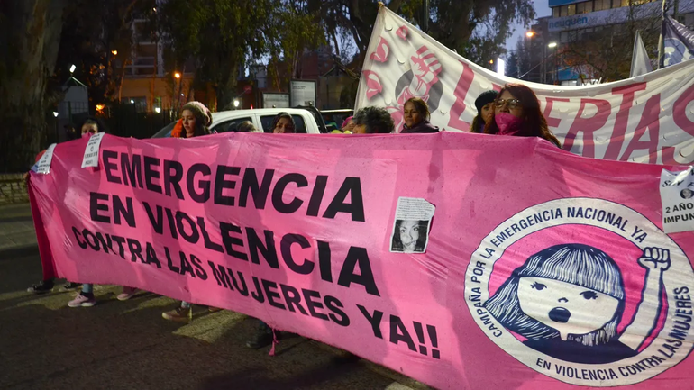 Entró a la casa de su ex pareja, la desfiguró y la violó