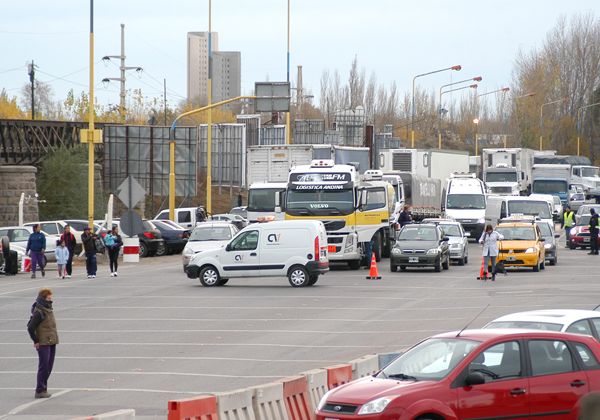 Caos por corte total en los puentes carreteros